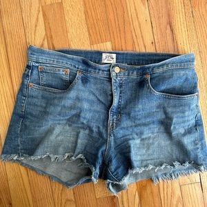 Vintage denim J Crew shorts. Summer is coming, get ready with these cuties :)